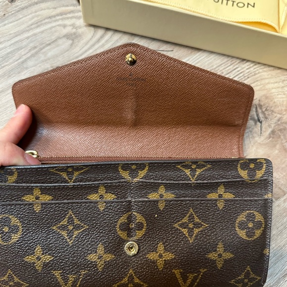 Louis Vuitton Sarah Wallet - Picture 4 of 12